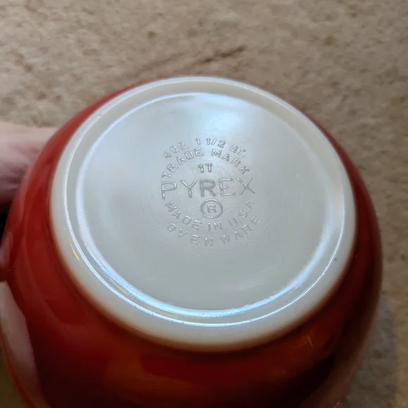 Red and Green Mixing Bowls - Picture 6 of 8